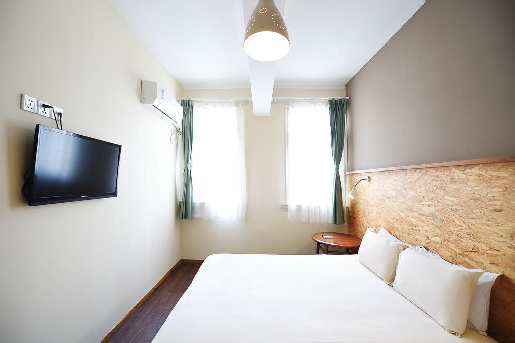 Mingtown Nanjing Road Youth Hostel