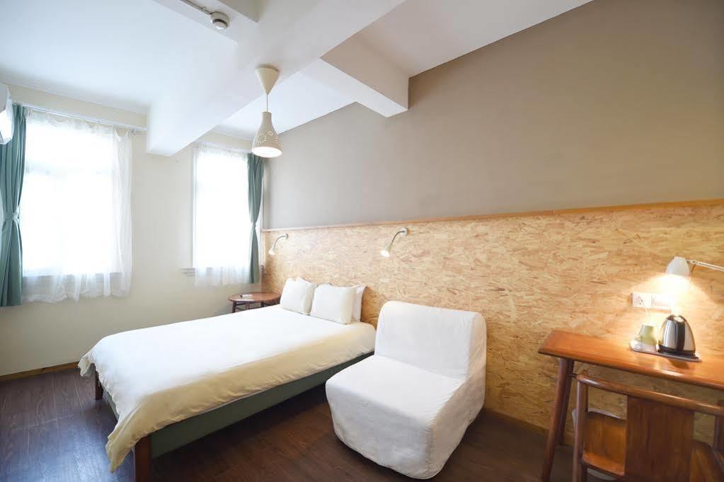 Mingtown Nanjing Road Youth Hostel *